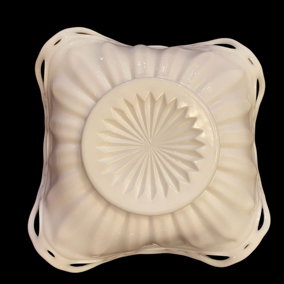 Vintage large milk glass lace edge fruit or centerpiece bowl 12 x 10 x 3 MINT - Picture 4 of 4